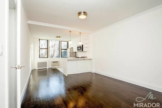 Listing photo 1 of 10