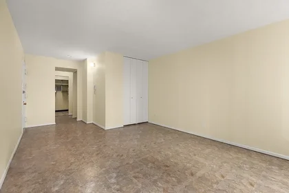 Listing photo 1 of 11