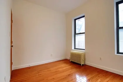 Listing photo 1 of 4