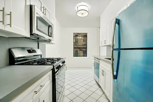 Listing photo 1 of 10