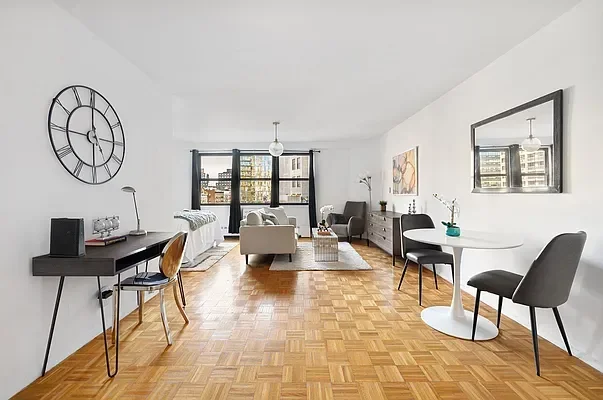 Listing photo 1 of 9