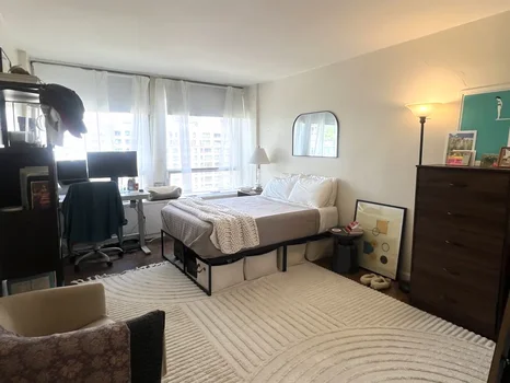 Listing photo 1 of 9