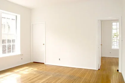 Listing photo 1 of 4