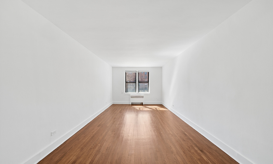 Listing photo 1 of 4