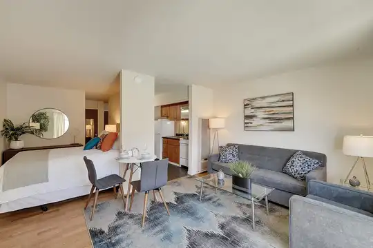 Listing photo 1 of 5