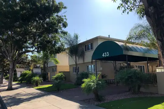 Listing photo 1 of 5