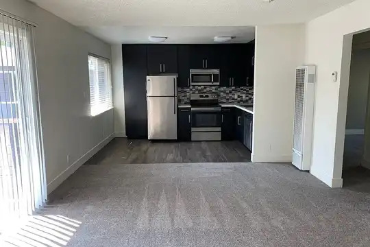 Listing photo 1 of 5