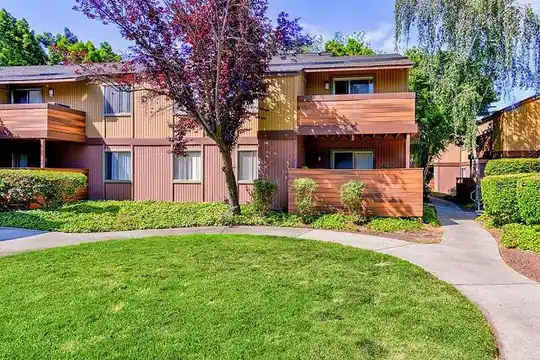 Listing photo 1 of 5