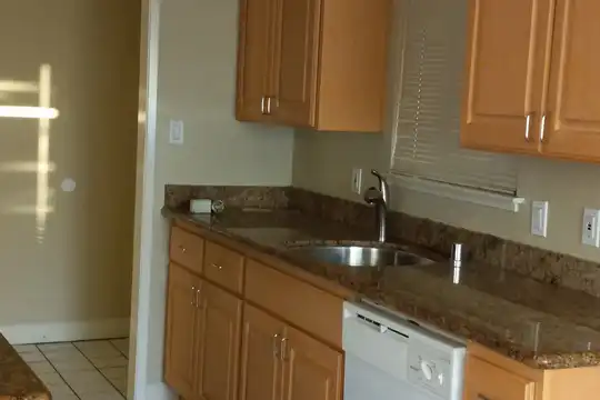 Listing photo 1 of 5
