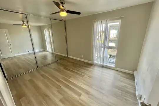 Listing photo 1 of 5