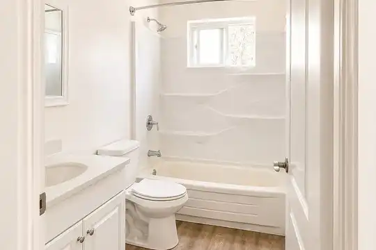 Listing photo 1 of 5
