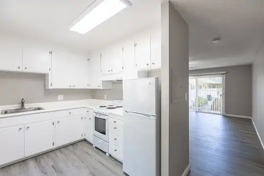Listing photo 1 of 5