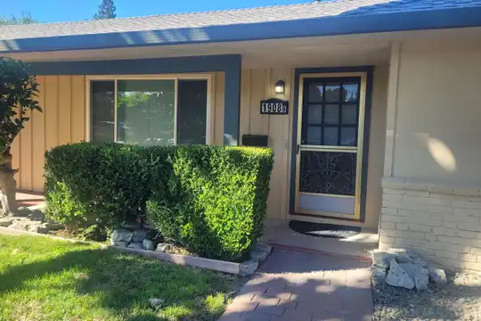 Listing photo 1 of 5