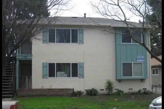 Listing photo 1 of 5