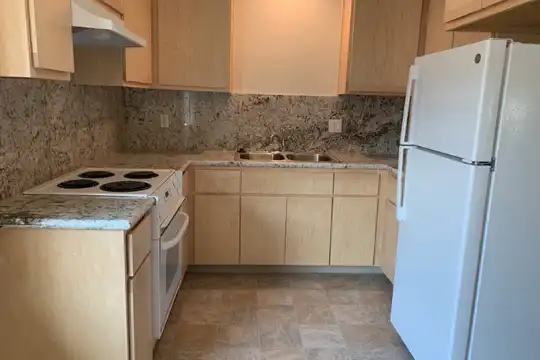 Listing photo 1 of 5