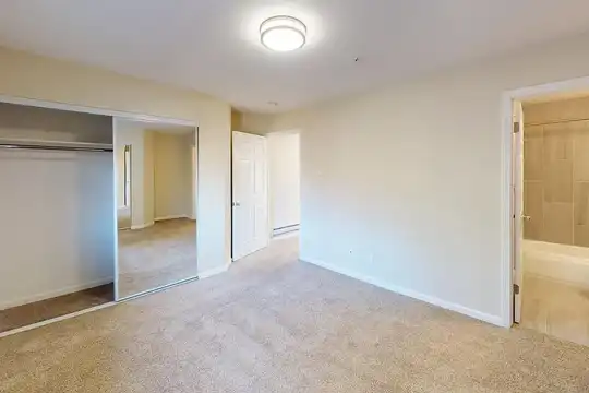 Listing photo 1 of 5