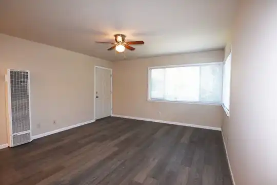 Listing photo 1 of 5