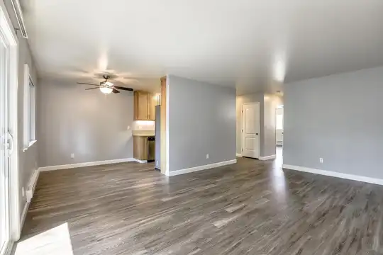 Listing photo 1 of 5