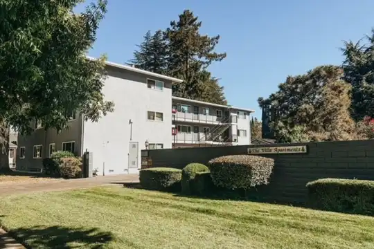 Listing photo 1 of 5