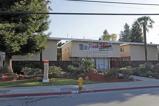 Listing photo 1 of 5