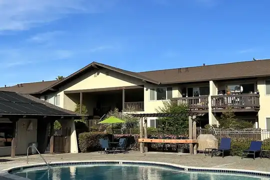 Listing photo 1 of 5