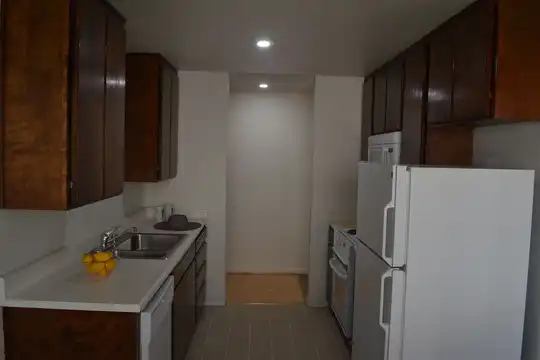 Listing photo 1 of 5