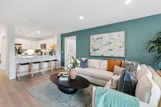 Listing photo 1 of 5