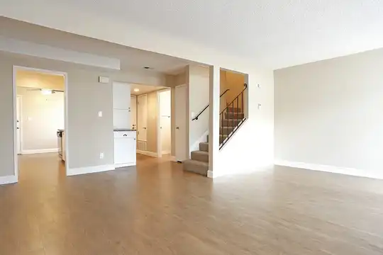 Listing photo 1 of 5