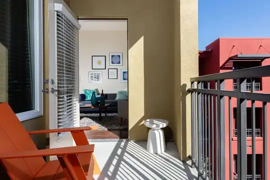 Listing photo 1 of 5