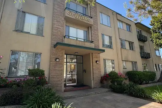 Listing photo 1 of 5