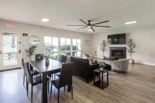 Listing photo 1 of 5