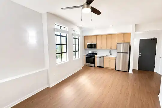 Listing photo 1 of 5
