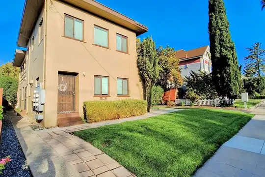 Listing photo 1 of 5