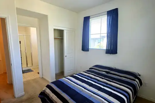 Listing photo 1 of 5