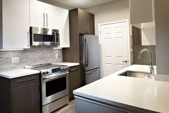 Listing photo 1 of 5