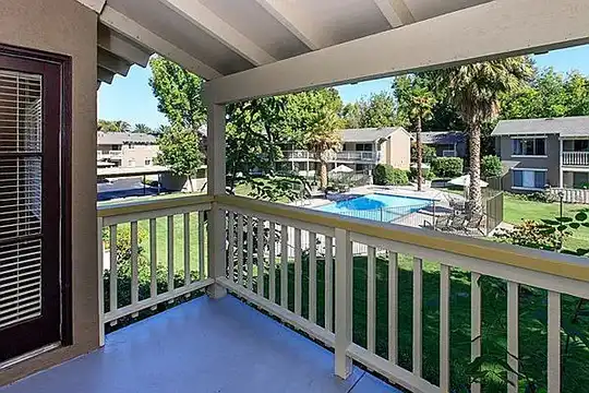 Listing photo 1 of 5
