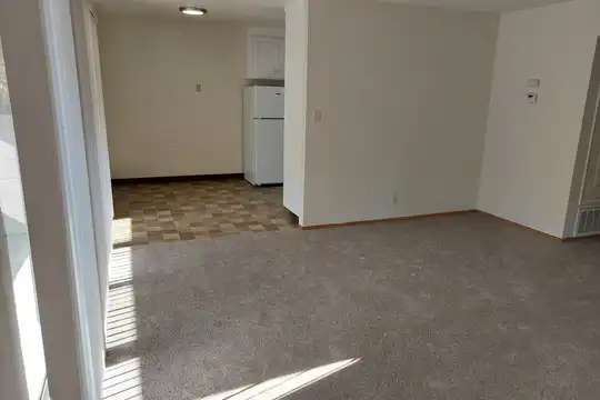 Listing photo 1 of 5