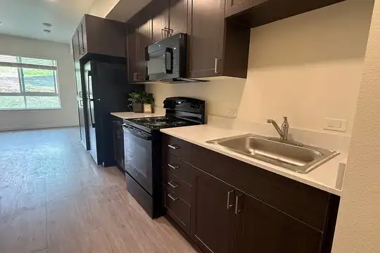Listing photo 1 of 5