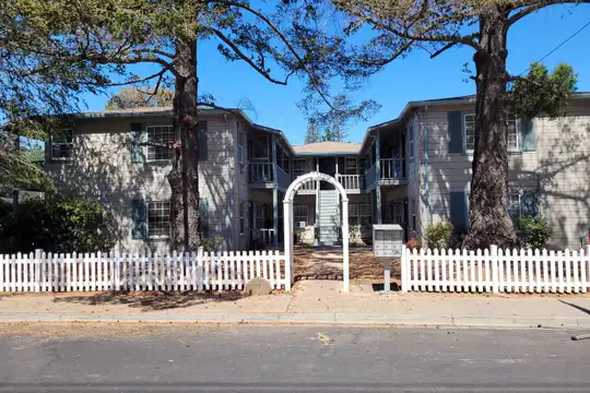 Listing photo 1 of 5