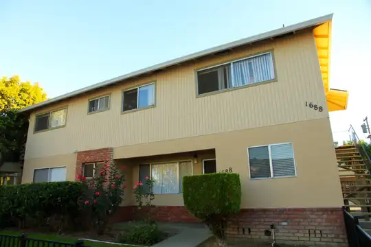 Listing photo 1 of 5