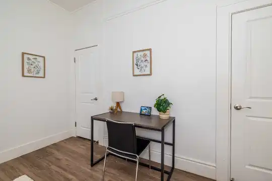 Listing photo 1 of 5