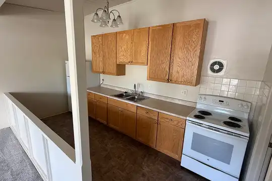 Listing photo 1 of 5