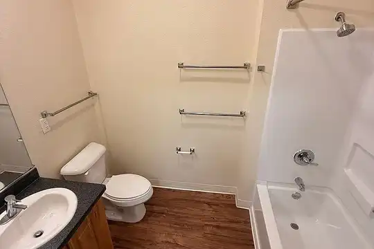 Listing photo 1 of 5