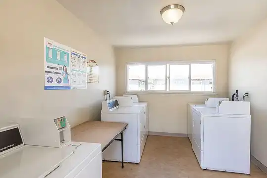 Listing photo 1 of 5