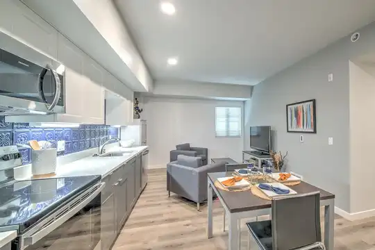 Listing photo 1 of 5
