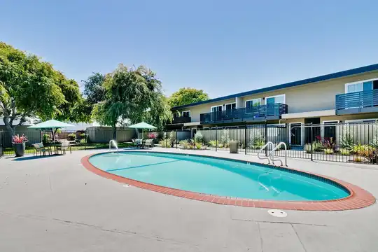 Listing photo 1 of 5