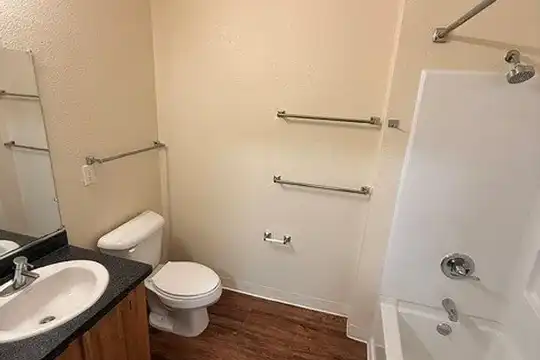 Listing photo 1 of 5