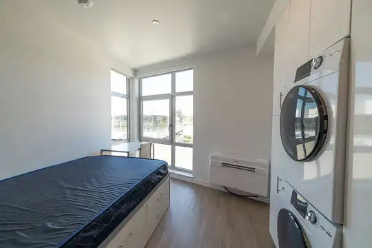 Listing photo 1 of 5