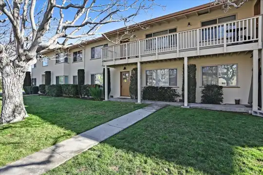 Listing photo 1 of 5