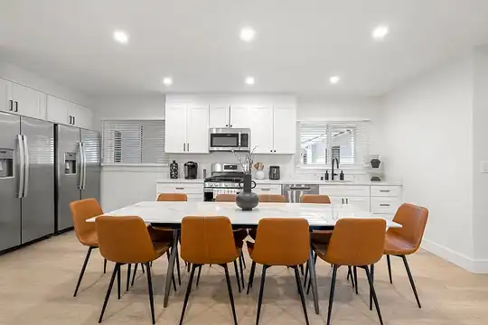 Listing photo 1 of 5
